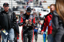 Greg Biffle, Roush Fenway Racing Ford, schreibt Autogramme