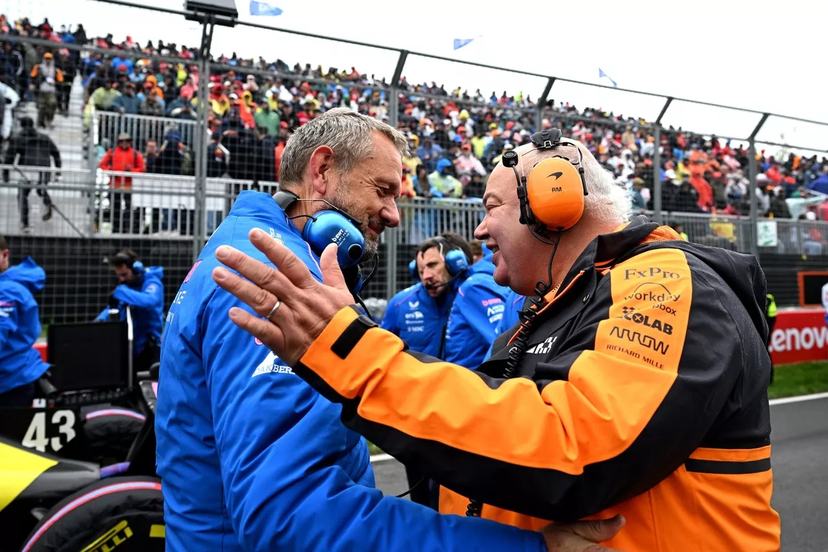 Steve Nielsen, Managing Director, Alpine F1 Team, Rob Marshall, Chief Designer, McLaren, on the grid.