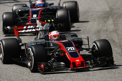 Kevin Magnussen, Haas F1 Team VF-17, Romain Grosjean, Haas F1 Team VF-17