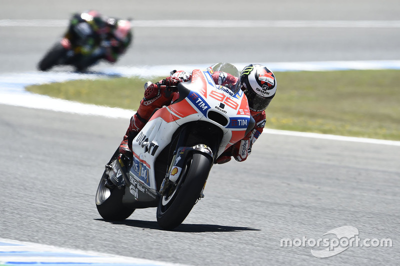 Podium pertama di Spanyol