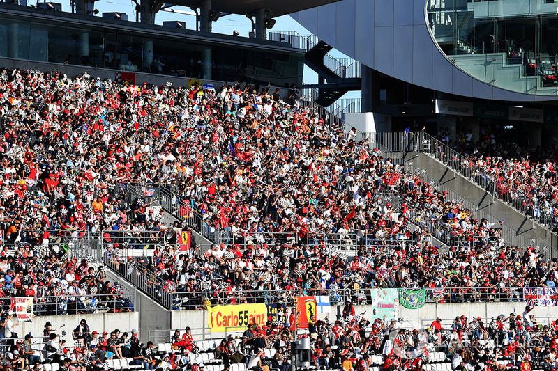 Os fãs japoneses lotaram o circuito de Suzuka