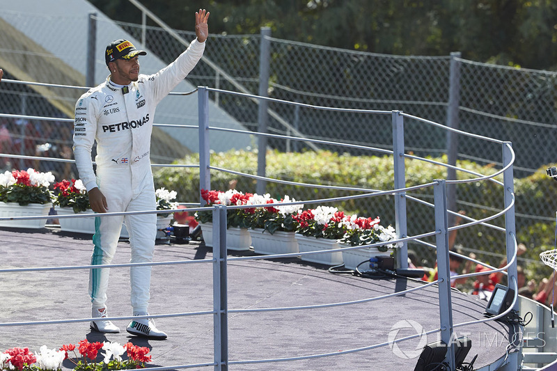 Race winner Lewis Hamilton, Mercedes AMG F1, on the podium