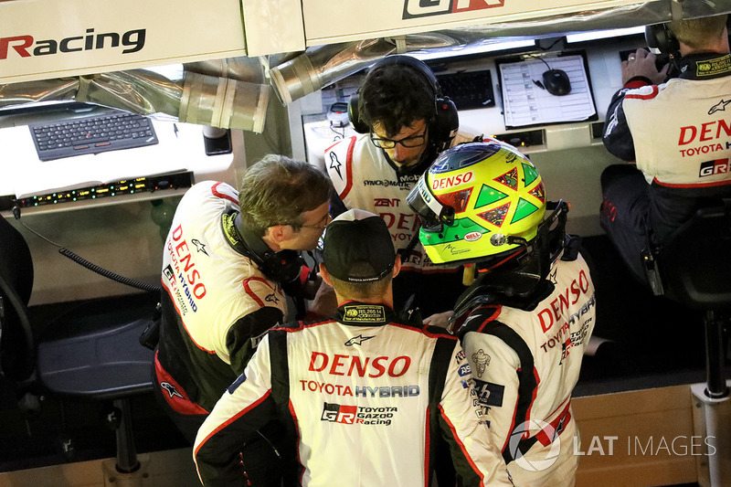 Гонщики Toyota Racing Майк Конвей и Стефан Сарразен