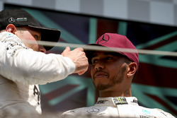Valtteri Bottas, Mercedes AMG F1 et Lewis Hamilton, Mercedes AMG F1