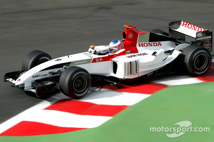 BAR en el Gran Premio de Francia 2004: en lugar del logo de Lucky Strike, apareció un código de barras