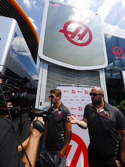 Romain Grosjean, Haas F1 Team, parla con i media
