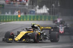 Carlos Sainz Jr., Renault Sport F1 Team R.S. 18 and brake dust