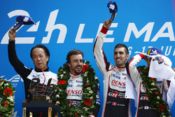 Overall podium: winners Sébastien Buemi, Kazuki Nakajima, Fernando Alonso, Toyota Gazoo Racing