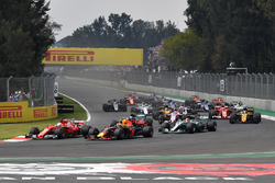 Départ : Max Verstappen, Red Bull Racing RB13 et Sebastian Vettel, Ferrari SF70H