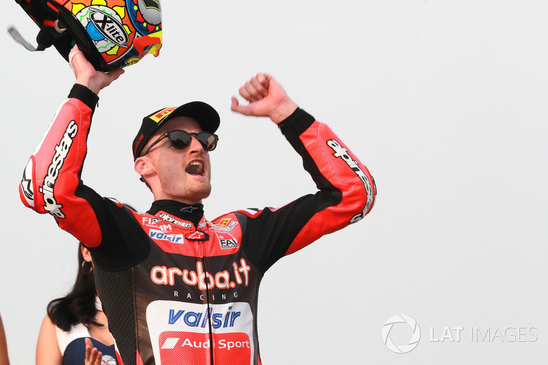 Podium : le vainqueur Chaz Davies, Aruba.it Racing-Ducati SBK Team