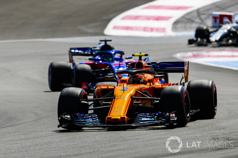 Stoffel Vandoorne, McLaren MCL33, Brendon Hartley, Toro Rosso STR13