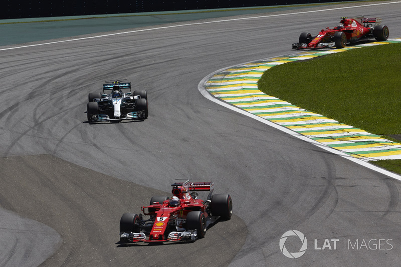 Sebastian Vettel, Ferrari SF70H, Valtteri Bottas, Mercedes AMG F1 W08, Kimi Raikkonen, Ferrari SF70H