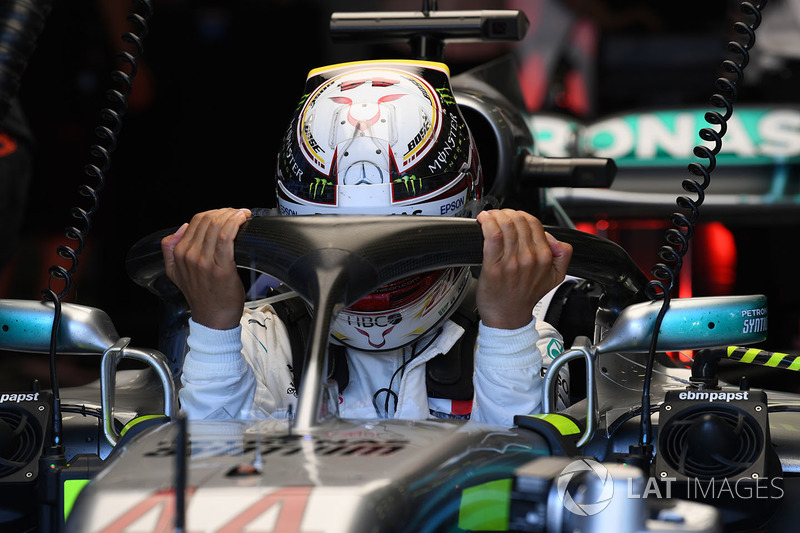 O chefe da Mercedes, Toto Wolff, disse que arrancaria Halo com uma motosserra