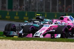 Valtteri Bottas, Mercedes-AMG F1 W09 EQ Power+ y Sergio Pérez, Force India