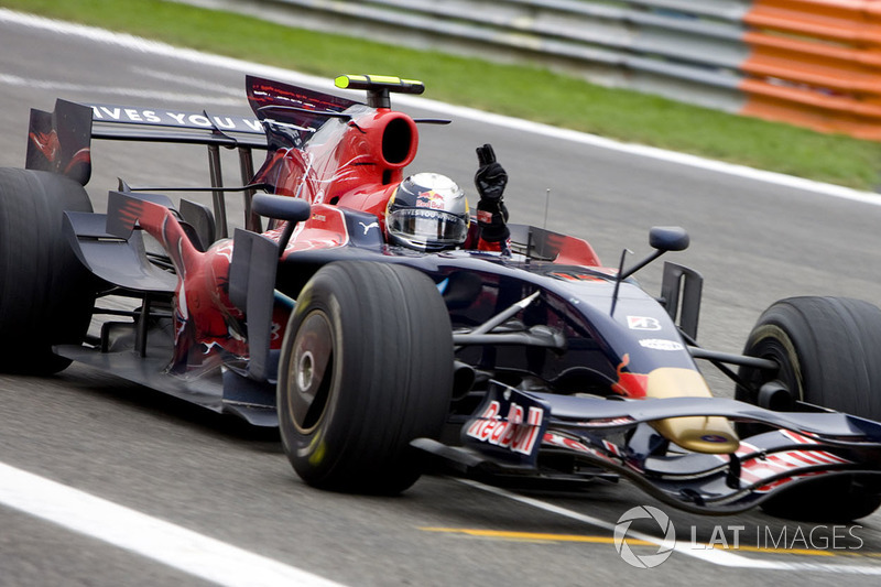 <img src="https://cdn-3.motorsport.com/static/img/cfp/0/0/0/0/83/s3/germany-4.jpg" alt="" width="20" height="12" /> Себастьян Феттель, Toro Rosso (35 очков, одна победа)