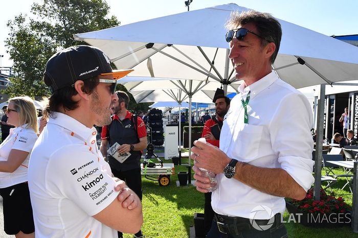 Fernando Alonso, McLaren y Gabriele Mazzarolo, CEO Alpinestars