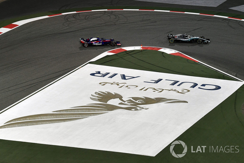 Lewis Hamilton, Mercedes-AMG F1 W09 EQ Power+ and Pierre Gasly, Scuderia Toro Rosso STR13