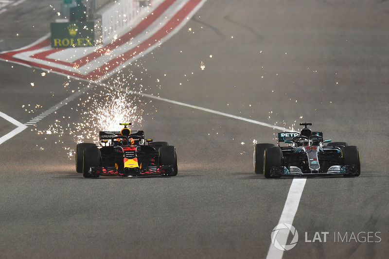Max Verstappen, Red Bull Racing RB14 melawan Lewis Hamilton, Mercedes-AMG F1 W09 EQ Power