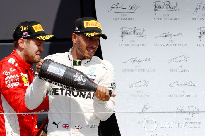 Sebastian Vettel, Ferrari, y Lewis Hamilton, Mercedes AMG F1