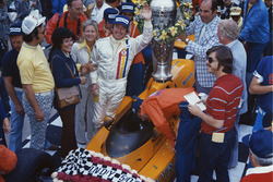 Race winner Johnny Rutherford, McLaren M16C