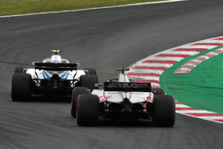 Sergey Sirotkin, Williams FW41 and Romain Grosjean, Haas F1 Team VF-18