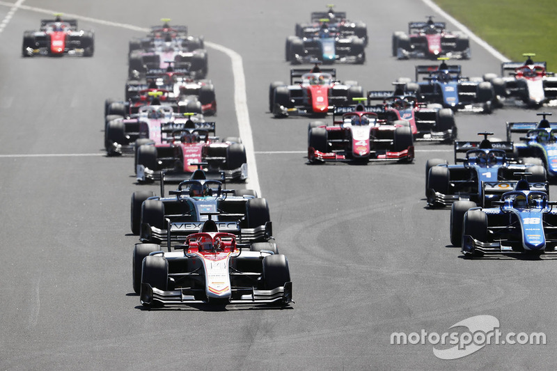 Luca Ghiotto, Campos Racing, lidera al inicio