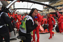 Ted Kravitz, Sky TV, pendant un arrêt au stand de Ferrari