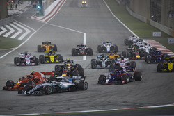 Valtteri Bottas, Mercedes AMG F1 W09, Kimi Raikkonen, Ferrari SF71H, Pierre Gasly, Toro Rosso STR13 Honda, Daniel Ricciardo, Red Bull Racing RB14 Tag Heuer, Esteban Ocon, Force India VJM11 Mercedes, Lewis Hamilton, Mercedes AMG F1 W09, and the remainder of the field at the start of the race