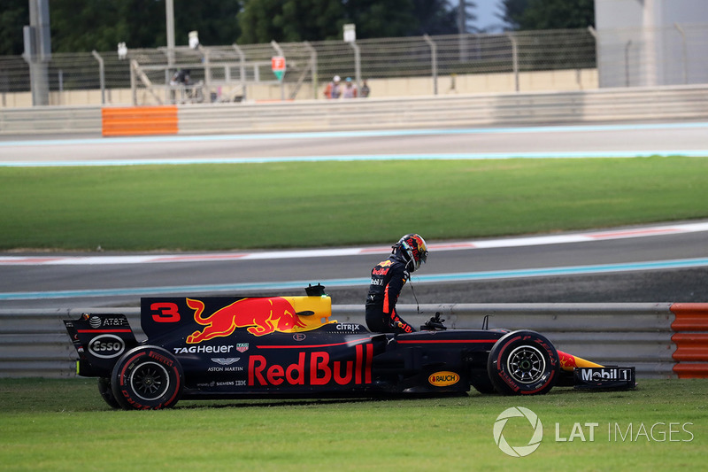Daniel Ricciardo, Red Bull Racing RB13 se rertira