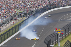 Helio Castroneves, Team Penske Chevrolet choque