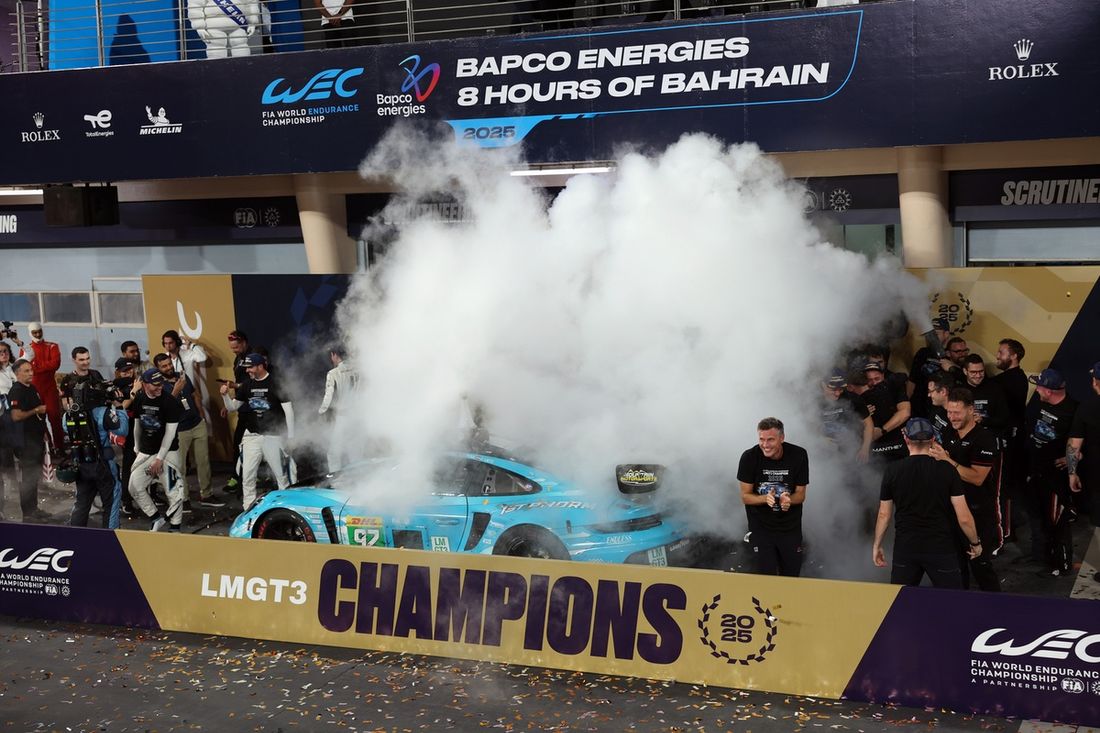 #92 Manthey 1St Phorm Porsche 911 GT3 R LMGT3: Ryan Hardwick, Riccardo Pera, Richard Lietz