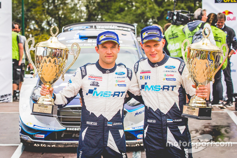 Ganador, Ott Tänak, Martin Järveoja, Ford Fiesta WRC, M-Sport con su equipo