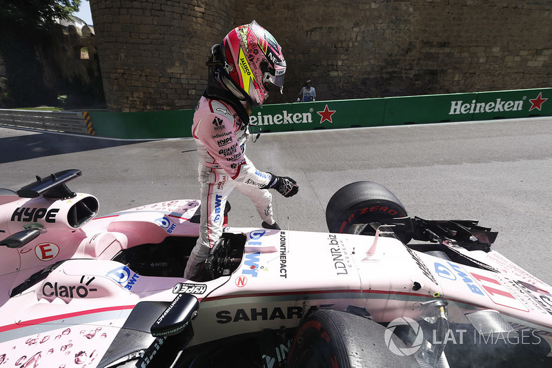 Серхіо Перес, Force India, виходить з розбитого боліда