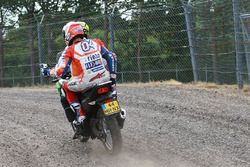 Andrea Dovizioso, Ducati Team, después del choque