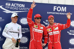 Обладатель поула Кими Райкконен, второе место – Себастьян Феттель, Ferrari, третье место – Валттери