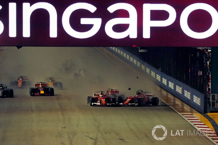 Choque de Sebastian Vettel, Ferrari SF70H,  Kimi Raikkonen, Ferrari SF70H y Max Verstappen, Red Bull Racing RB13 en la arrancada