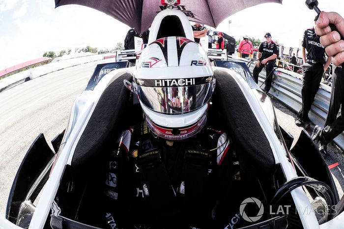 Helio Castroneves (foto) foi o sétimo e Tony Kanaan, o 16º.