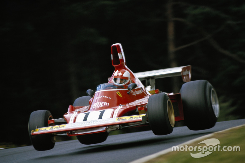 Conductor de Ferrari Clay Regazzoni en el descenso después de Pflanzgarten