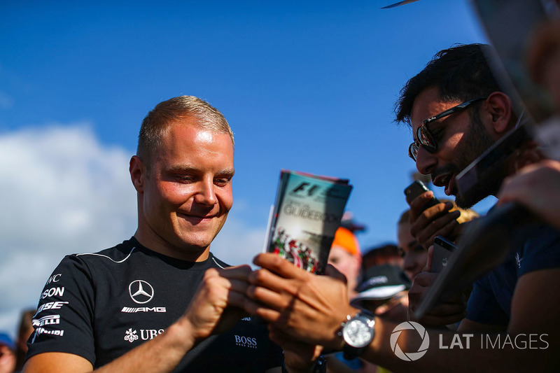 Mesmo assim, Bottas foi às férias da F1 com o futuro indefinido. Não havia uma oposição forte para substituí-lo, mas seu contrato ainda não havia sido renovado para 2018.