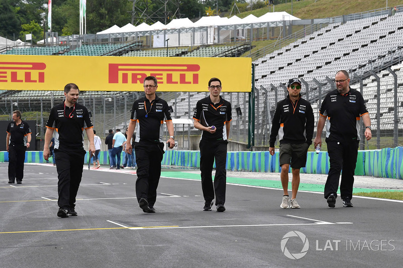 Sergio Perez, Force India walks the track