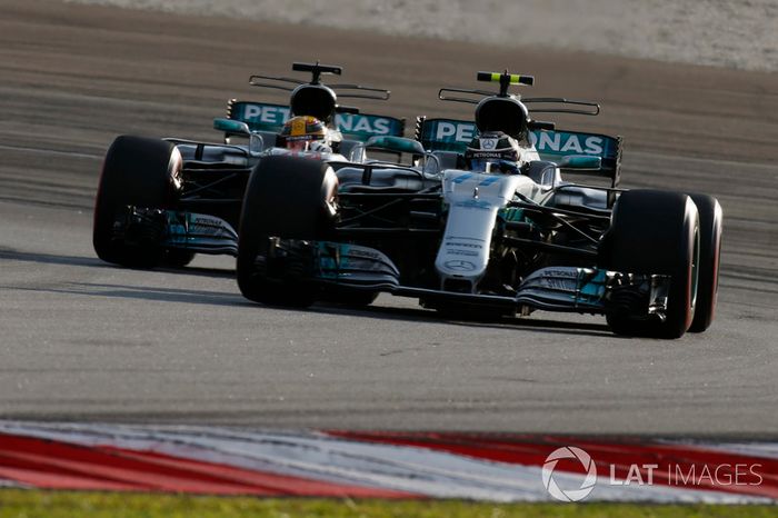Valtteri Bottas, Mercedes AMG F1 W08, Lewis Hamilton, Mercedes AMG F1 W08