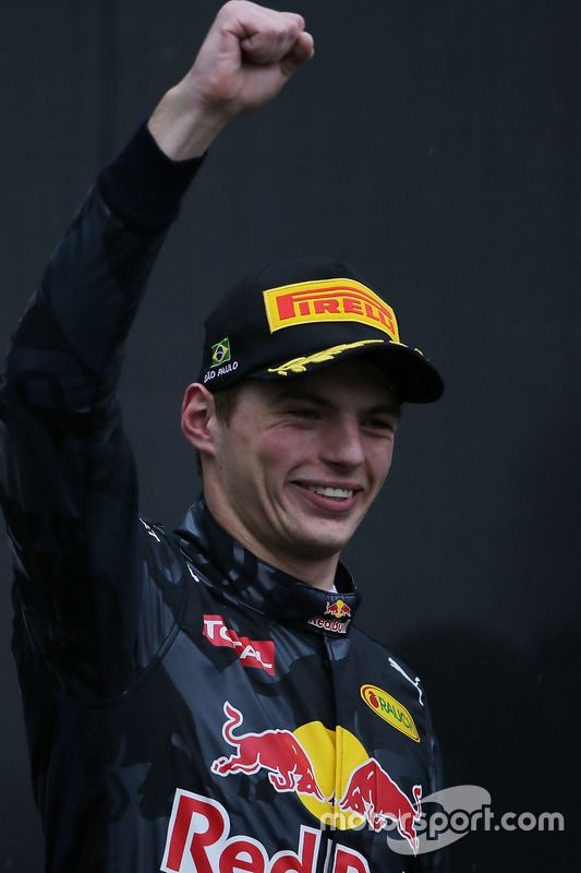 Max Verstappen, Red Bull Racing celebra su tercer puesto en el podio