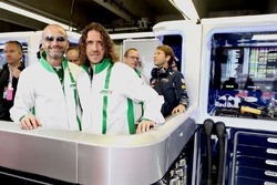Gianluca Di Tondo, Senior Director Global Heineken Brand en Heineken ambassadeur Carles Puyol in de