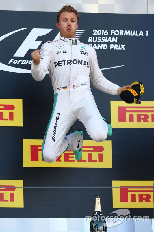 Podio: ganador Nico Rosberg, Mercedes AMG F1 Team
