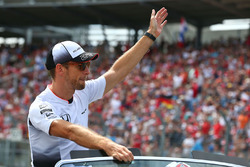 Jenson Button, McLaren, tijdens de rijdersparade