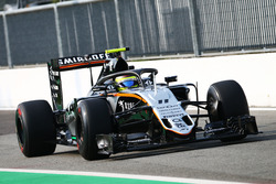 Sergio Perez, Sahara Force India F1 VJM09 Halo kokpit ile