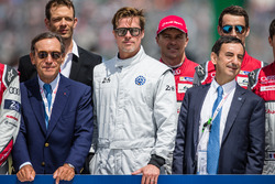 Движение FIA за безопасность на дорогах: Брэд Питт с членами экипажей #7 Audi Sport Team Joest Audi