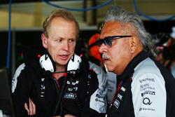 Andrew Green, Sahara Force India F1 Team Director técnico con Dr. Vijay Mallya, Sahara Force India F