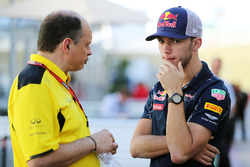 Frederic Vasseur, Renault Sport F1 Team Racing Director met Pierre Gasly, Red Bull Racing
