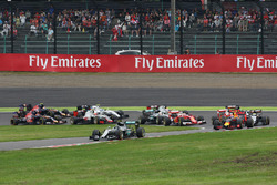 Nico Rosberg, Mercedes AMG F1 W07 Hybrid führt am Start